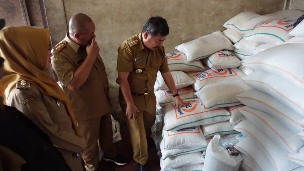 Bupati Garut Pantau Harga Pangan di Pasar Ciawitali