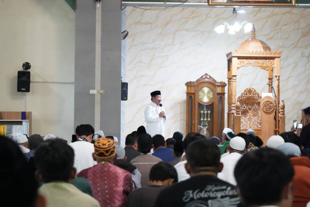 Salat Tarawih Pertama Ramadan 1444 H di Masjid Agung Garut diikuti Bupati Garut