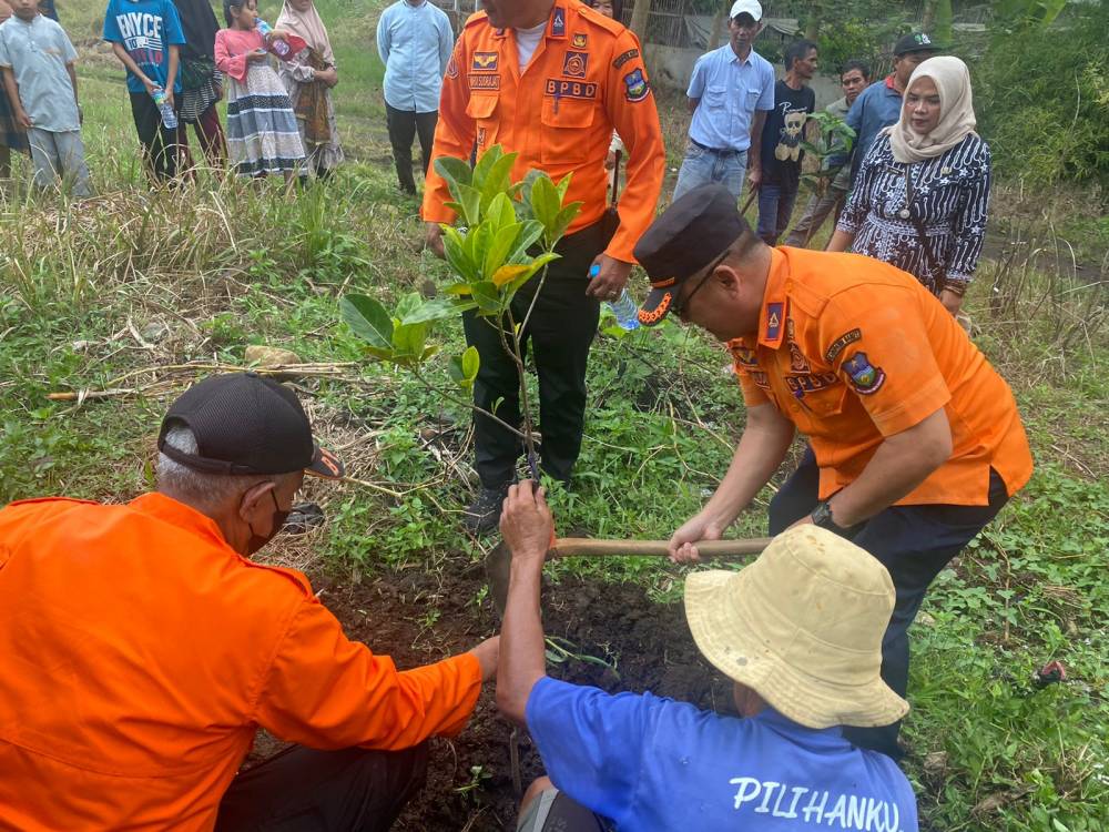 BPBD Kabupaten Garut dan Sekolah Sungai Cimanuk Sosialisasikan Mitigasi Bencana Bagi Masyarakat Desa Mekarsari