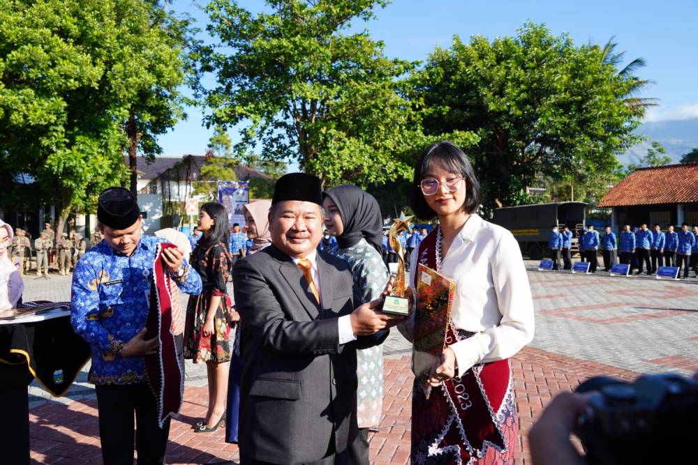 Pemkab Garut Beri Penghargaan Untuk Putri Otonomi Daerah Kabupaten Garut