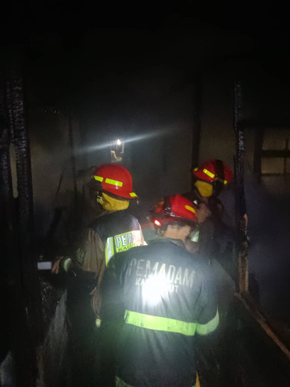 4 Armada Pemadam Padamkan Kebakaran di Pasar Ciawitali Garut