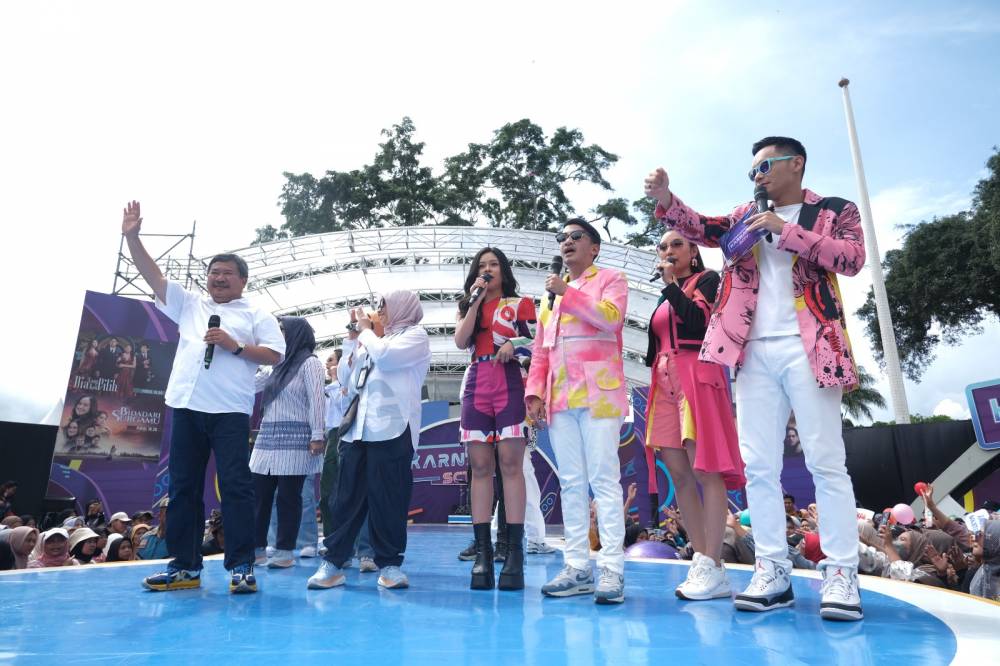 Karnaval SCTV Garut : Momen Perpisahan Bupati Rudy Gunawan dan dr. Helmi Budiman