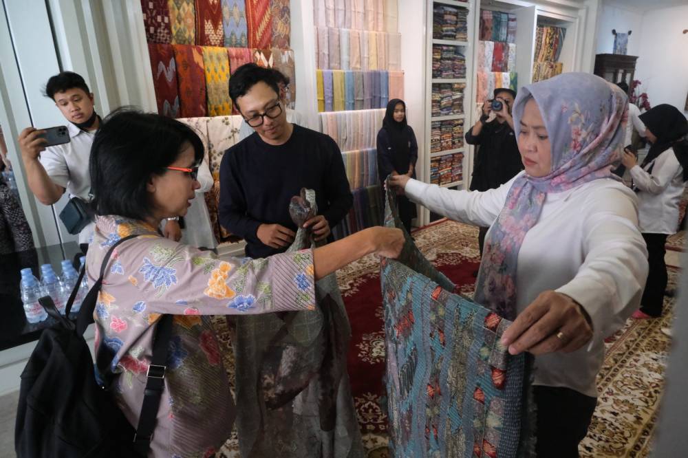 Ketua Dekranasda Jawa Barat Kunjungi Garut, Dorong Pengembangan Produk Unggulan Lokal