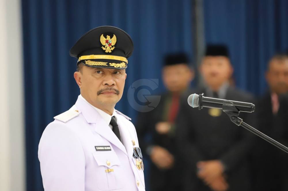 Bey Machmudin Lantik Pj Bupati Garut Barnas Adjidin