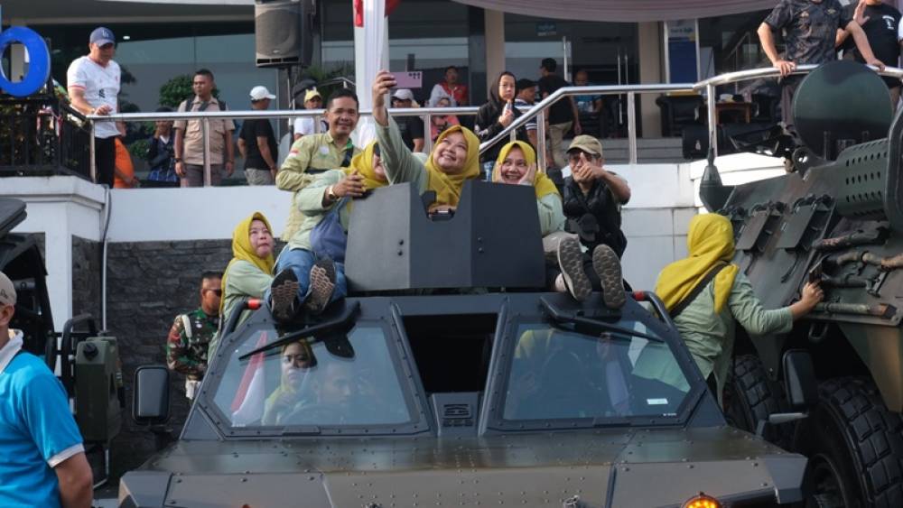 Car Free Day Garut Meriah: Alutsista TNI dan Festival Belanja Jadi Daya Tarik