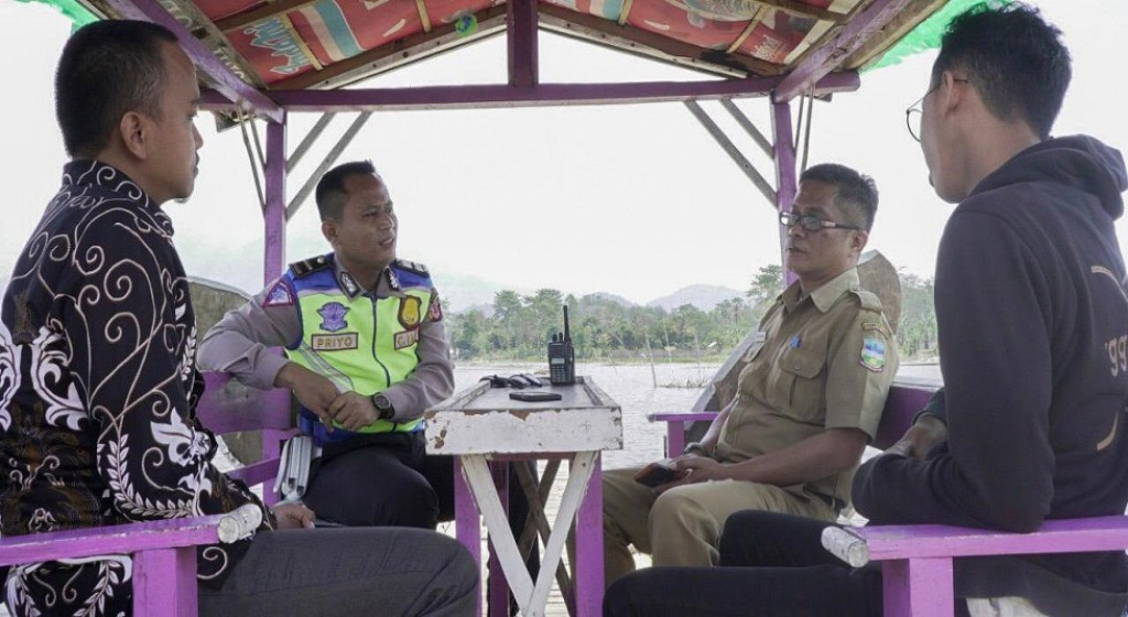 Diskominfo Garut Bincang Santai Mengenai Berita Hoax Dengan Polantas dan Tokoh Pemuda