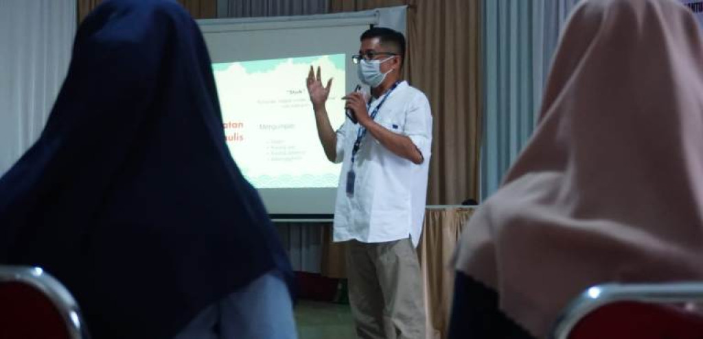 Diskominfo Garut Berikan Tips Menulis di Kalangan Remaja Kecamatan Banyuresmi