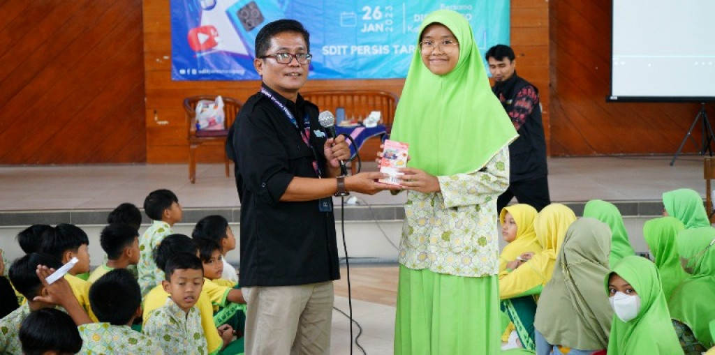 Diskominfo Garut Berikan Edukasi Penggunaan Gawai Di SDIT Persis Tarogong 