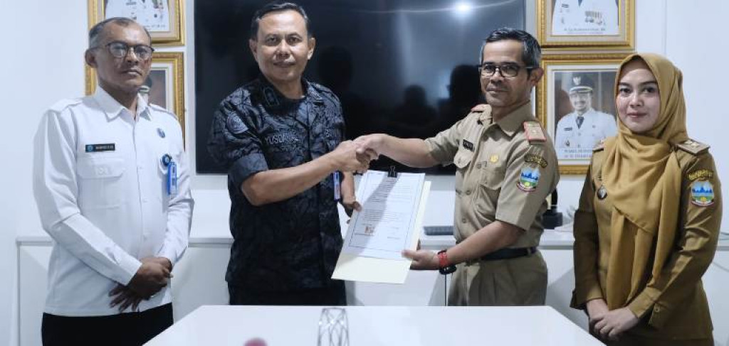 BNNK Garut Dan Diskominfo Tandatangani MoU Tingkatkan Diseminasi Informasi P4GNPN