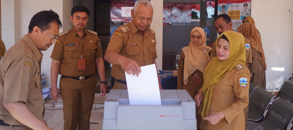 Langkah Teratur, Diskominfo Garut Dan Dispusip Sukses Lakukan Pemusnahan Arsip
